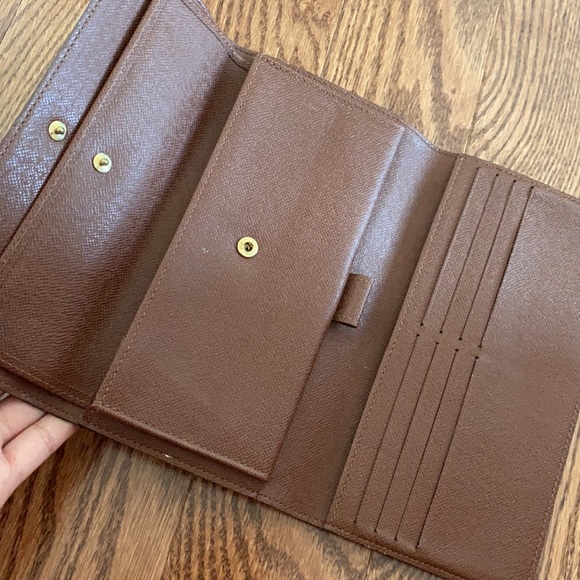 Louis Vuitton Wallet - Picture 4 of 6